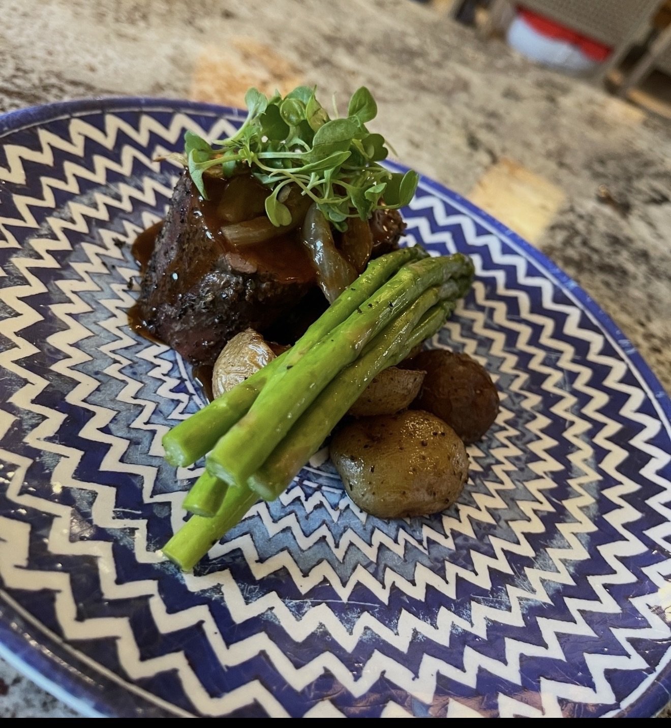 Seared steak with asparagus and roasted potatoes